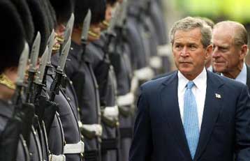 Θα νικήσουμε την απειλή της τρομοκρατίας, το ηχηρό μήνυμα Μπους από το Λονδίνο