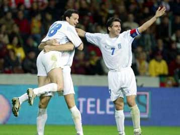 Η εθνική ποδοσφαίρου προκαλεί ακόμα τα διεθνή βλέμματα