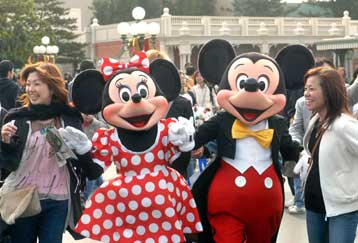 Εβδομήντα πέντε κεράκια στην τούρτα του έσβησε ο Μίκι Μάους