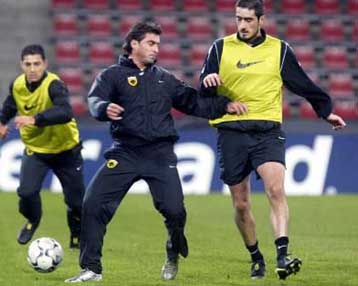 Γεύμα σε καλό κλίμα με Μπάγεβιτς και παίκτες της ΑΕΚ