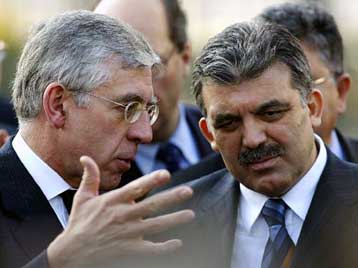 Για ενδεχόμενο νέων τρομοκρατικών επιθέσεων στην Τουρκία προειδοποιεί ο Τζακ Στρο