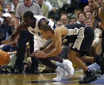 Δεύτερη φετινή νίκη των Μάβερικς επί των πρωταθλητών Σπερς με 95-92