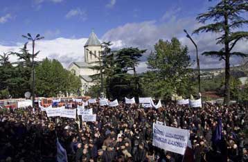Νοθεία παραδέχεται συνεργάτης Σεβαρντνάντζε – Κύμα διαδηλώσεων εν όψει στην Τιφλίδα