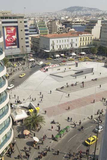 Ράβε-ξήλωνε στην καρδιά της Αθήνας με θύμα την ιστορική Ομόνοια