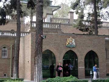 Υλικές ζημιές από έκρηξη βόμβας στην πρεσβεία της Βρετανίας στην Τεχεράνη