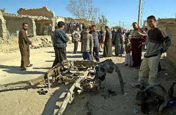 Δεκαοκτώ νεκροί από βομβιστικές επιθέσεις σε αστυνομικά τμήματα στο Ιράκ