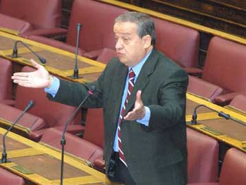 Εξετάζω πολλές προτάσεις για δημιουργία νέου σχήματος, αποκαλύπτει ο Στ.Παπαθεμελής