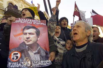 Σε κατάσταση έκτακτης ανάγκης κήρυξε τη Γεωργία ο Σεβαρντνάντζε