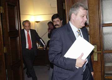 Το ΠΑΣΟΚ έχει δικαίωμα να ανανεώνεται, δηλώνουν κορυφαία στελέχη του κόμματος