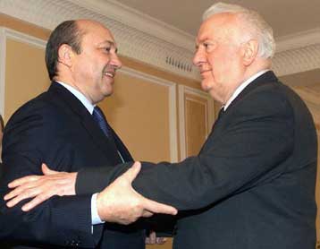 Ανυποχώρηση η αντιπολίτευση καλεί σε πορεία προς την κατοικία του Σεβαρντνάντζε