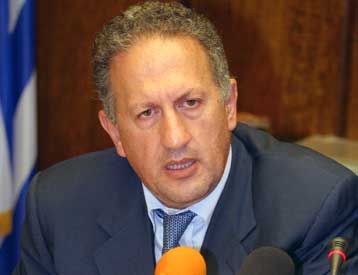 «Κωμικά» τα σενάρια διαδοχής στο ΠΑΣΟΚ κατά τον Κώστα Σκανδαλίδη