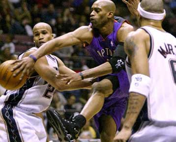 Νίκη-«θρίλερ» για τους Τορόντο Ράπτορς με πρωταγωνιστική τον Πίτερσον