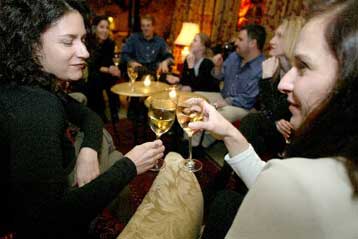 Δύο χρόνια φυλάκιση σε όσους επιτρέπουν σε ανηλίκους την είσοδο σε μπαρ