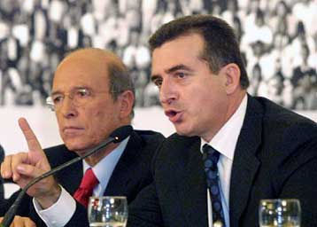 «Πυρετός» διαβουλεύσεων στο ΠΑΣΟΚ για τη συμπλήρωση των 52 κενών θέσεων στις λίστες