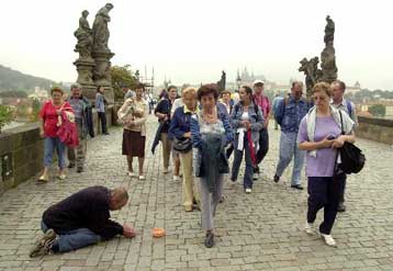 Προκαλεί το νέο ρωσικό ριάλιτι τηλεπαιχνίδι με θέμα την πείνα και την ανέχεια