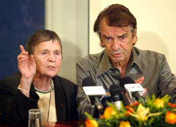 Αρχές του 2004 η ανάθεση έργου για την ανακαίνιση του Εθνικού Θεάτρου