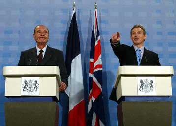 Συμφώνησαν για την ευρωάμυνα, διαφώνησαν για το Ιράκ οι Μπλερ και Σιράκ
