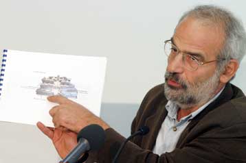 Για διχαστική πρακτική καταγγέλλει ο Αλ.Αλαβάνος τους ιδρυτές του Μουσείου της Ευρώπης