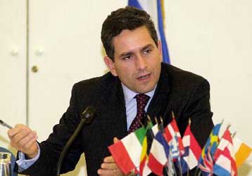 Μερική υποχώρηση της Κομισιόν στις εκτιμήσεις για το ελληνικό έλλειμμα