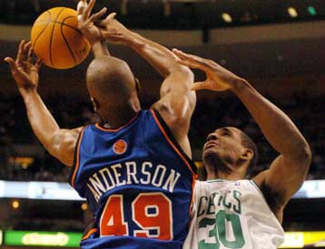 Σπουδαία εκτός έδρας νίκη για τους Νικς επί των Σέλτικς με 94-88