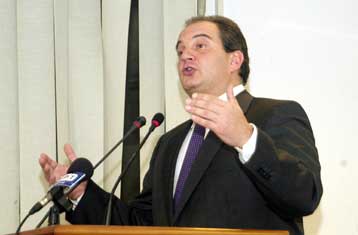 Για αλλαγή του καθεστώτος ανάθεσης των δημοσίων έργων δεσμεύτηκε ο Καραμανλής στο ΤΕΕ