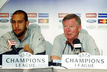 Την ισοπαλία θέτει ως πρώτο στόχο της Μάντσεστερ ο σερ Αλεξ Φέργκιουσον