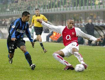 Καταπληκτική εμφάνιση της Αρσεναλ και νίκη 5-1 επί της Ίντερ μέσα στο «Μεάτσα»