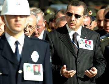 Δυσαρέσκεια Ερντογάν για τις αγγλικές προειδοποιήσεις περί νέων επιθέσεων στην Τουρκία