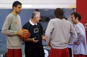 Την πρώτη του ευρωπαϊκή νίκη ψάχνει την Πέμπτη ο Ολυμπιακός κόντρα στην Εφές Πίλσεν