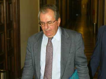 Υψηλοί τόνοι στη Βουλή κατά τη συζήτηση του νομοσχεδίου για το μισθολόγιο στο Δημόσιο