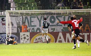 Πέρασε χωρίς να ιδρώσει η Μάντσεστερ από τη Λεωφόρο με 0-1 επί του Παναθηναϊκού