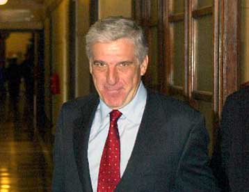 Ένα μήνα λιγότερο θα υπηρετήσει η τελευταία ΕΣΣΟ του 2003 σε Αεροπορία και Ναυτικό