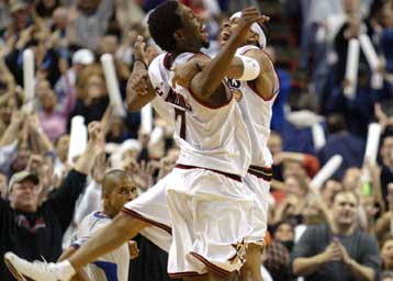 Μεγάλη εμφάνιση του Αλεν Αϊβερσον στη νίκη των Σίξερς επί των Πίστονς με 90-86