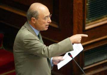 Η ισχυρή ανάπτυξη θα συνεχιστεί και μετά το 2004, τονίζει ο Κ.Σημίτης