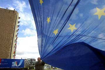 Βρετανικό «όχι» στη συμβιβαστική πρόταση της ιταλικής προεδρίας για το Σύνταγμα της ΕΕ