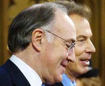 Προηγούνται οι Συντηρητικοί των Εργατικών στη Βρετανία