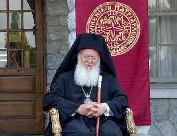 Αιχμές ακόμα και για επιβολή κυρώσεων κατά της Ελλαδικής Εκκλησίας αφήνει το Φανάρι