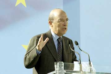 Περίοδος υψηλού ρίσκου η επόμενη τετραετία επανέλαβε από τη Θήβα ο Κώστας Σημίτης