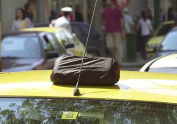 Προφυλακιστέος κρίθηκε ο οδηγός ταξί που κατηγορείται ότι λήστευε τους πελάτες του