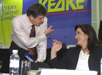 Οξεία αντιπαράθεση προκάλεσαν οι δηλώσεις Μπακογιάννη για τον νέο κώδικα των ΟΤΑ