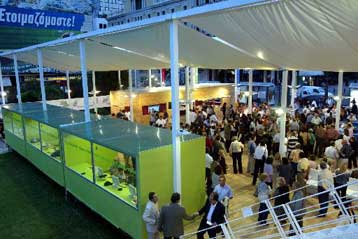 Χωρίς εκλογικά κέντρα, αφίσες και πανό οι εκλογές του 2004