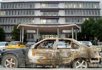 Σοβαρά επεισόδια τα ξημερώματα του Σαββάτου στη Φιλοσοφική Σχολή του ΑΠΘ