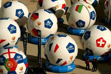 Η μεγάλη στιγμή της κλήρωσης για την εθνική και την αφρόκρεμα του Ευρωπαϊκού ποδοσφαίρου