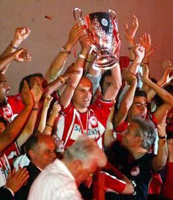 Ολυμπιακός για …φίλημα έκανε επτά τους συνεχόμενους τίτλους του