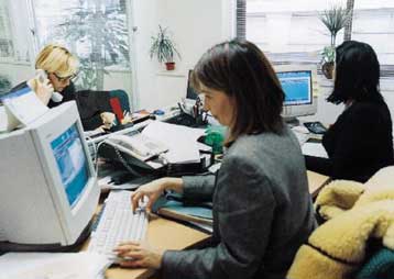 Υπάλληλοι δύο ταχυτήτων στο Δημόσιο λόγω των ειδικών λογαριασμών