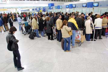 Συνεχίζουν την απεργία τους για δύο 48ωρα οι φροντιστές και οι συνοδοί της Ολυμπιακής