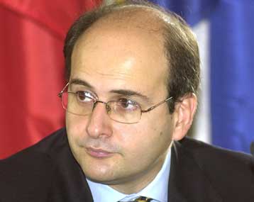 Κόντρα σε οξείς τόνους μεταξύ κυβέρνησης και Νέας Δημοκρατίας για τα πτυχία