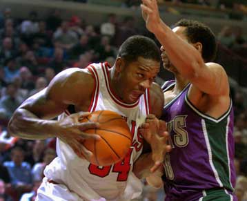 Ντεμπούτο Σκάιλς στον πάγκο των Μπουλς με νίκη 97-87 επί των Μπακς