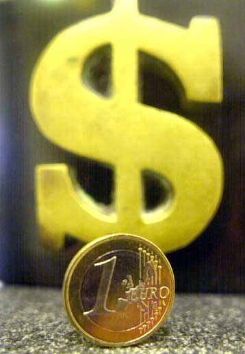 Η εγκατάλειψη της πολιτικής του «σκληρού δολαρίου» ενισχύει το ευρώ
