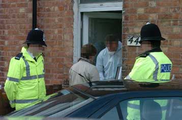 Δέκα ακόμη συλλήψεις υπόπτων για διασύνδεση με δίκτυα τρομοκρατίας στη Βρετανία